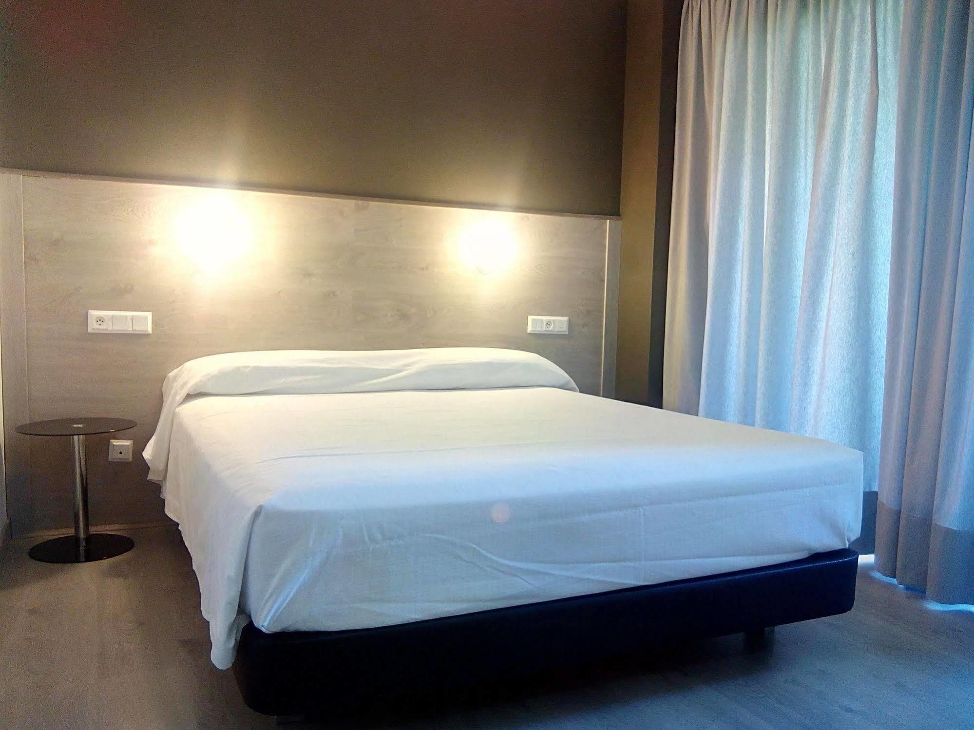 Hotel Delicias (Adults Only) Zaragoza Exterior photo